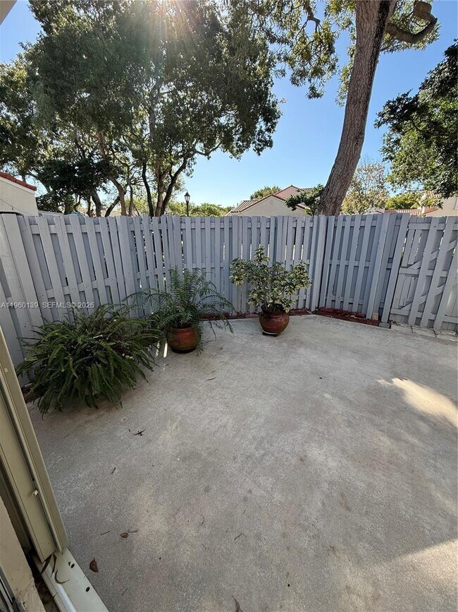 Building Photo - 1364 Cottonwood Cir