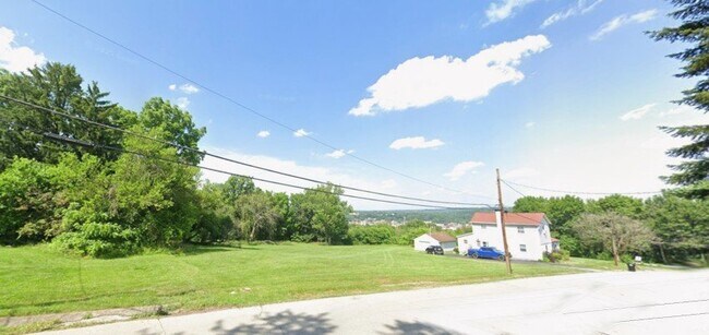 Building Photo - 8 Spring St