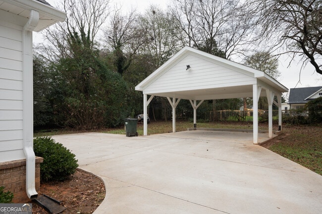 Building Photo - 1000 Bell Cir