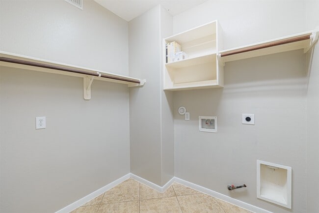 Building Photo - 8322 Encinitas Cove Dr