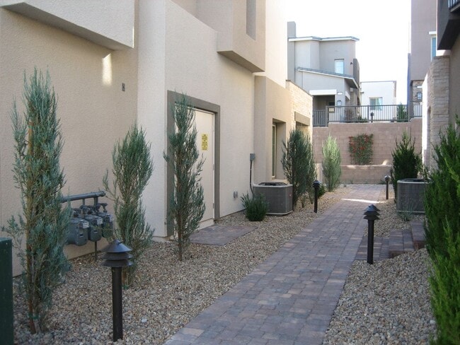 Building Photo - West Summerlin Townhouse - 1833-SqFt. - 3-beds, 2.5-baths, 2-car attached garage, Gated Comm.