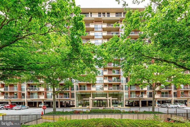 Building Photo - 1300 Army Navy Dr