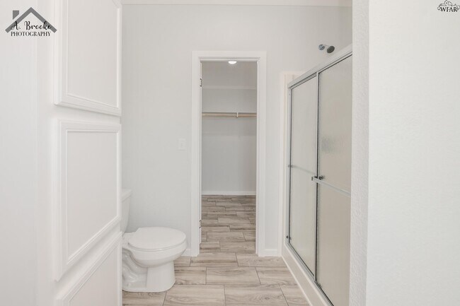 Building Photo - 106 S Pacific Ave