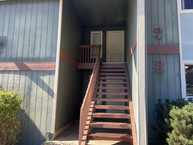 Building Photo - 152 NE Atkinson Ct