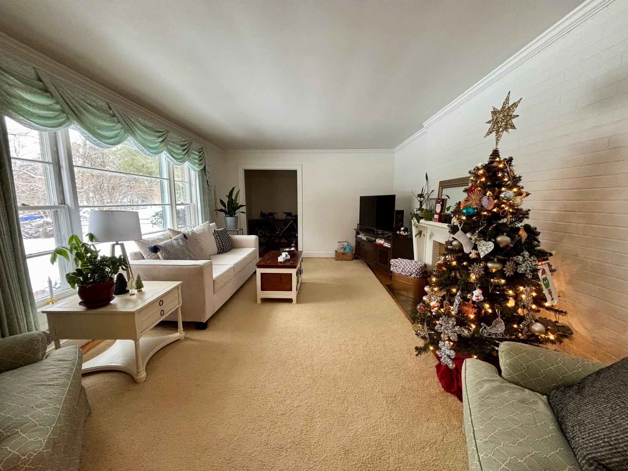 Family Room - 1630 Saint Annes Rd