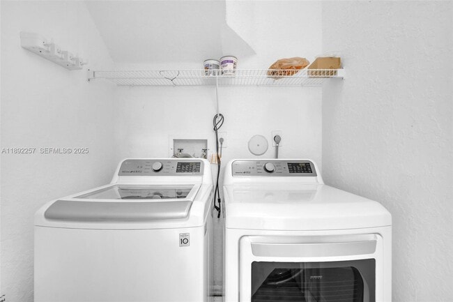 Building Photo - 1637 SW 156th Ave