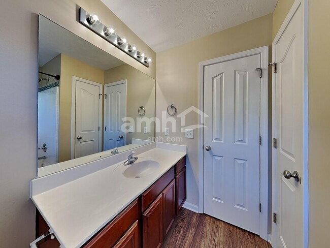 Building Photo - 1228 Shannon Ln