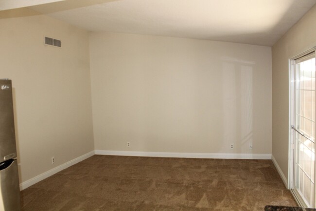 Building Photo - "Charming 2-Bed, 2-Bath Oasis in Las Vegas...