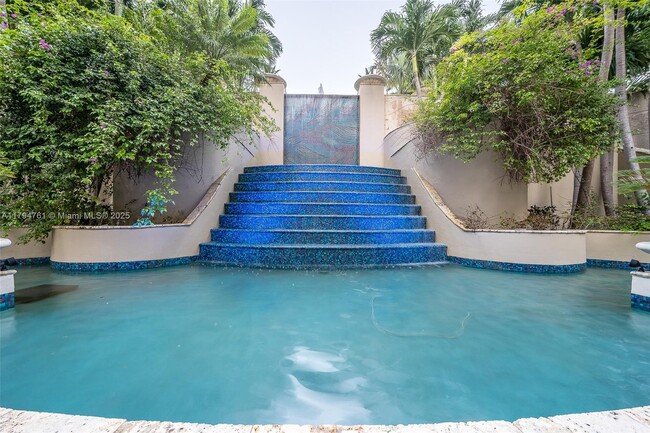 Building Photo - 3350 SW 27th Ave