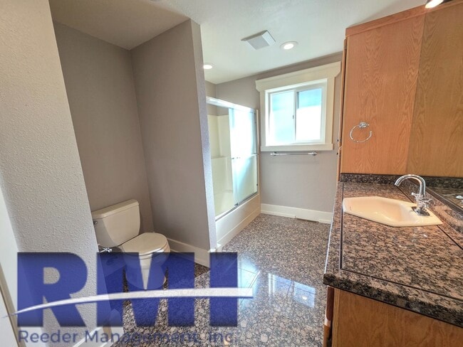 Building Photo - Waterfront Oasis!!!!