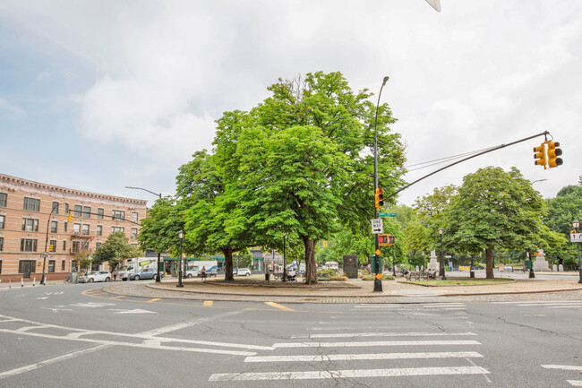 Building Photo - 423 16th St