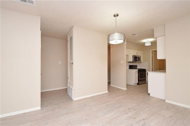 Building Photo - 6400 Brookside Dr