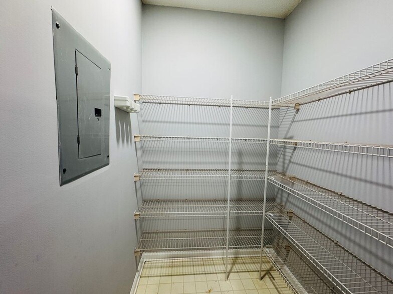 Building Photo - 955 Juniper St NE