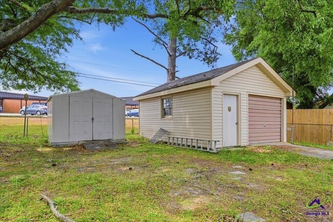 Building Photo - 202 Self St