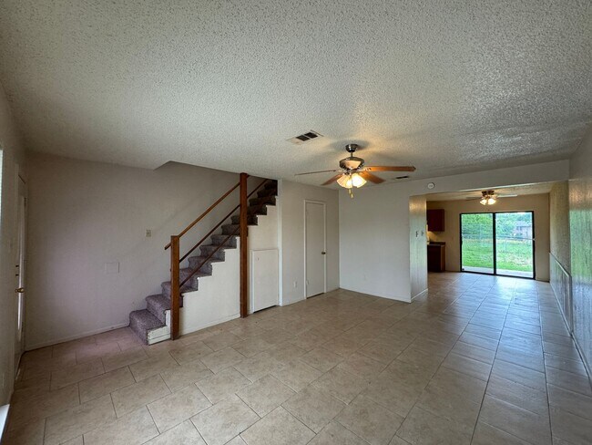 Building Photo - 2515 Bermuda Dr
