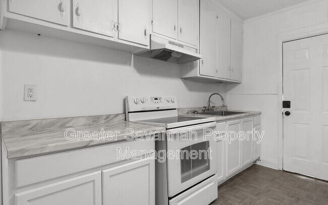 Building Photo - 612 W 42nd St