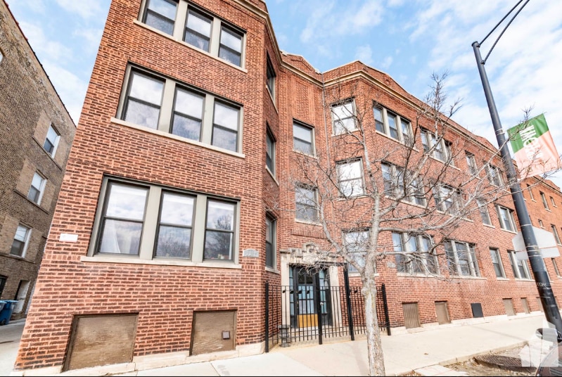 Building Photo - 1310 W Montrose Ave