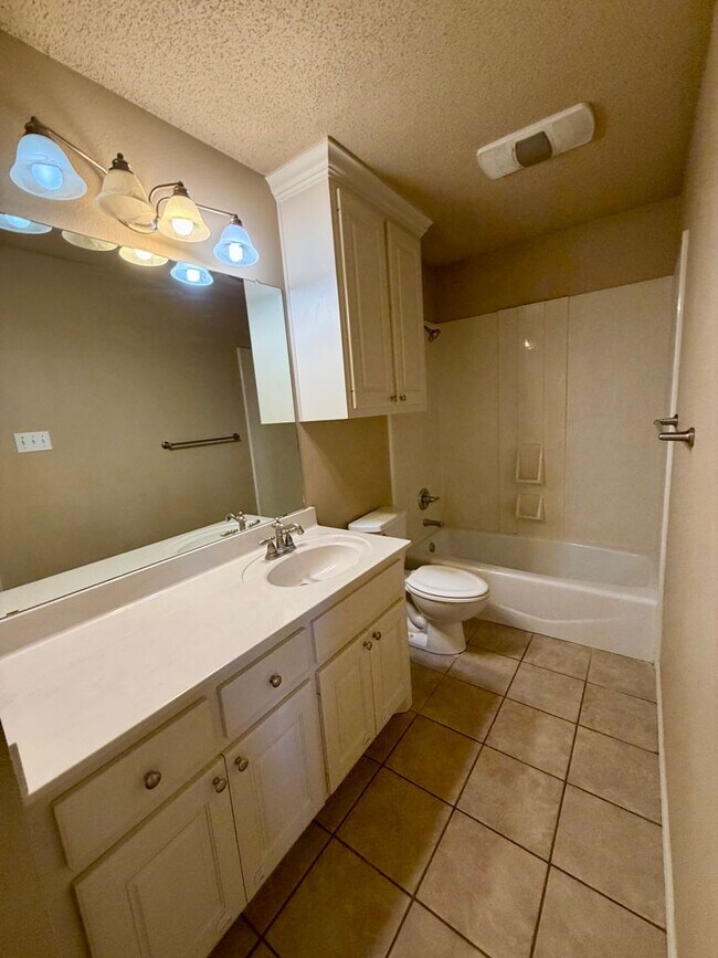 Building Photo - Beautiful home in Day Estates