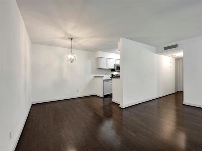 Building Photo - 1601 S Shepherd Dr