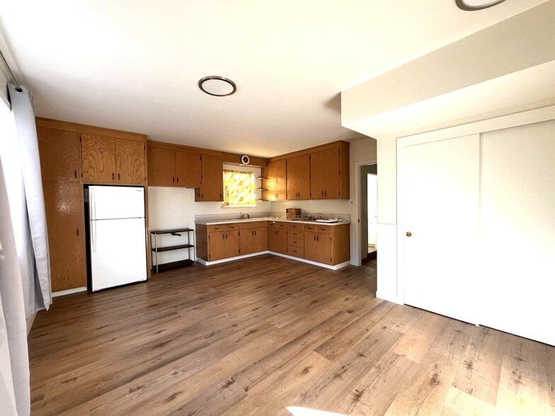 Building Photo - 393 2nd Ave