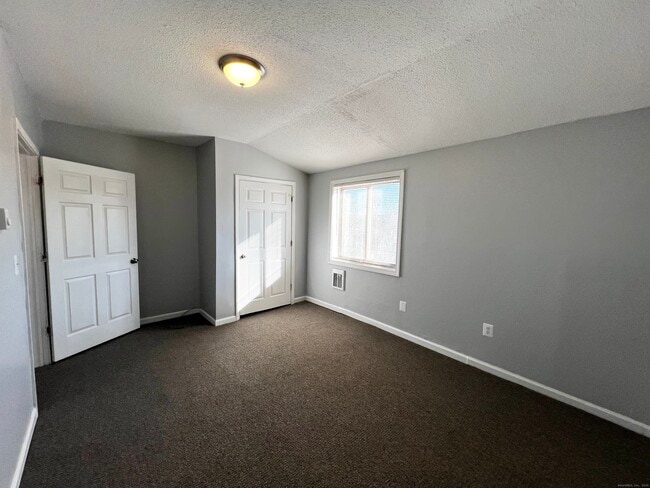 Building Photo - 204 S Main St