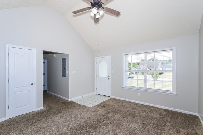 Building Photo - Cozy Home in Thomson,	GA