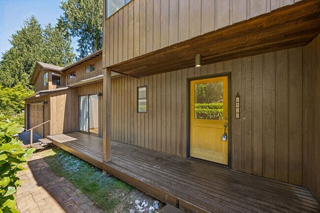 Building Photo - Unique 3bd/2.5bth Haller Lake Home in North Seattle, $4,250/mo.