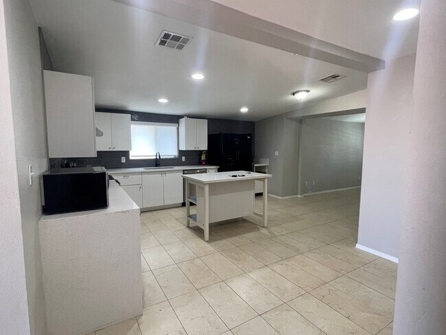 Building Photo - Great Home in Arcadia Light - Price Reduced