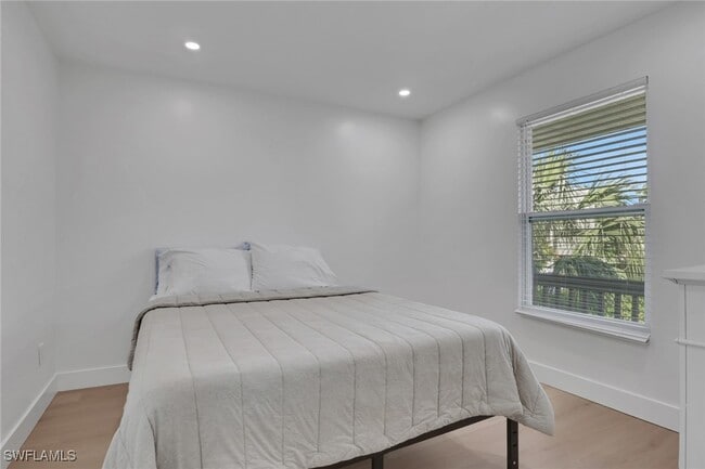 Building Photo - 2700 Gulfview Dr