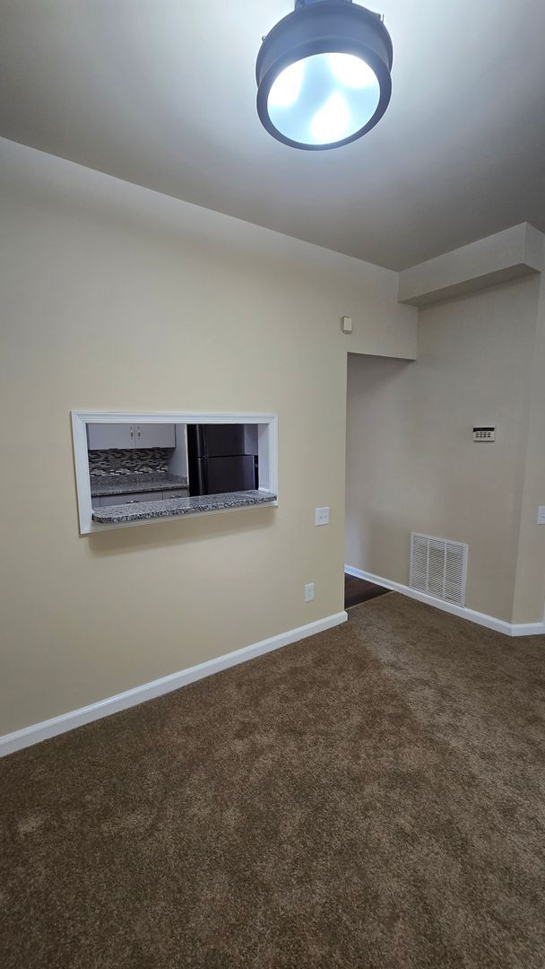 Building Photo - 708 N Van Buren St