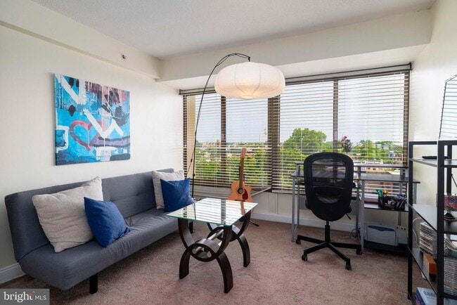 Building Photo - 2001 Hamilton St