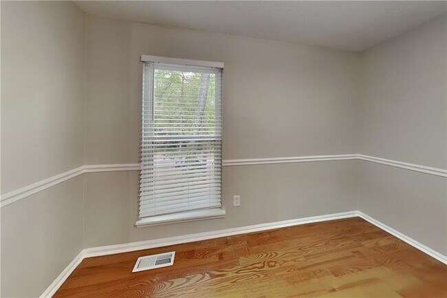 Building Photo - 6627 Windwood Cir