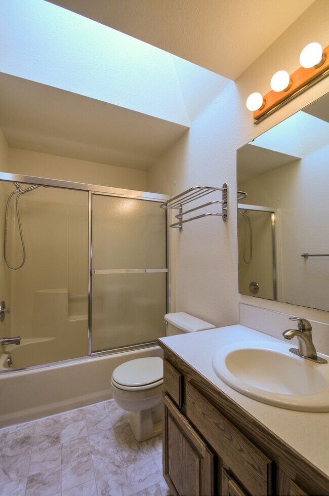 Building Photo - Rent 3 bed property for $2750 per month