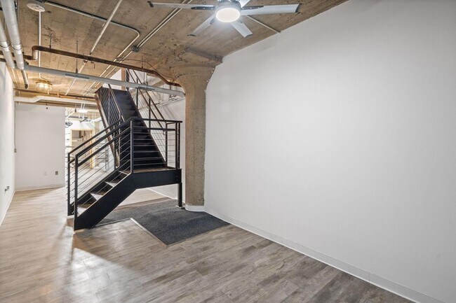 Building Photo - 521 S 7th St