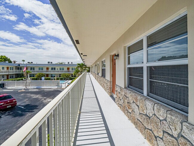 Building Photo - 923 22nd Pl