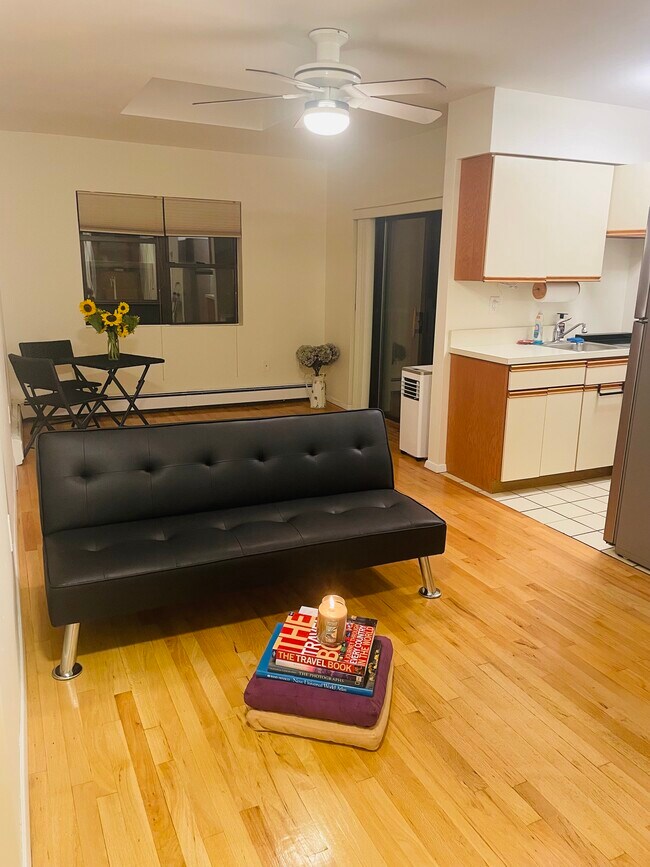 Spacious Studio with Skylight - 475 W Broadway
