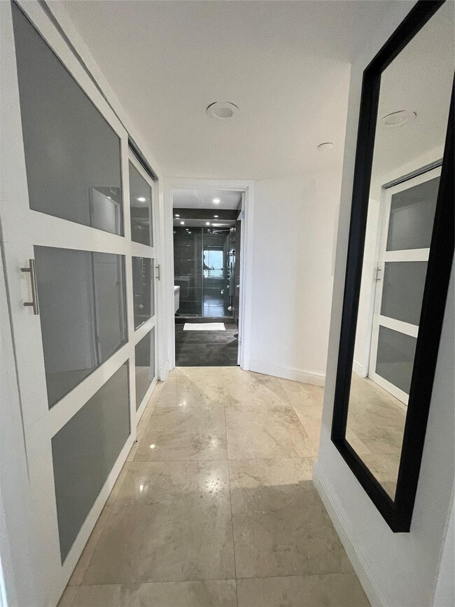 Building Photo - 19101 NE 36th Pl