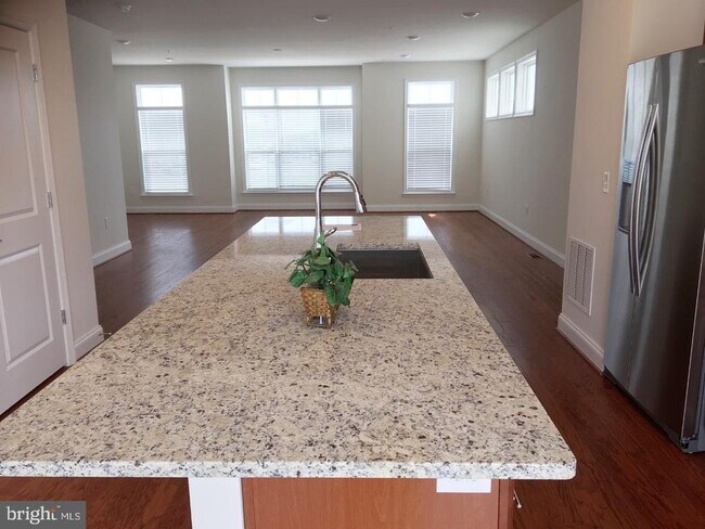 Building Photo - 22591 Amendola Terrace