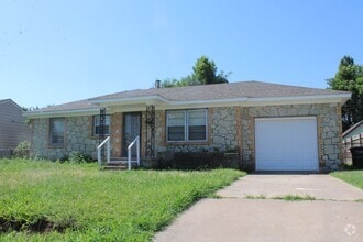 Building Photo - REMODELED!!  3 beds, 2 bath