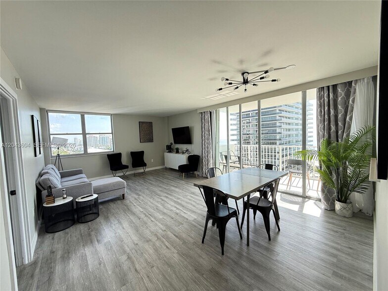 Building Photo - 5838 Collins Ave
