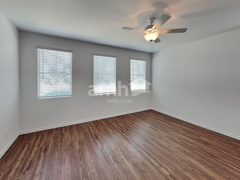 Building Photo - 15074 W Sherman St