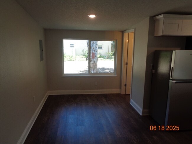 Building Photo - Daytona Beachside Newly Renovated Studio U...