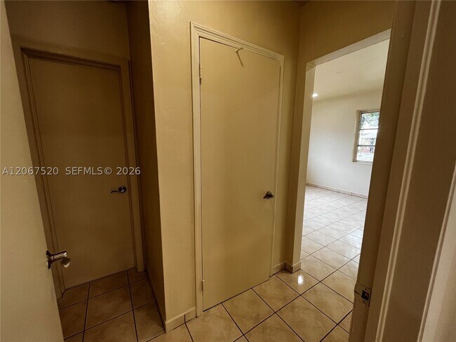 Building Photo - 3351 SW 18th St