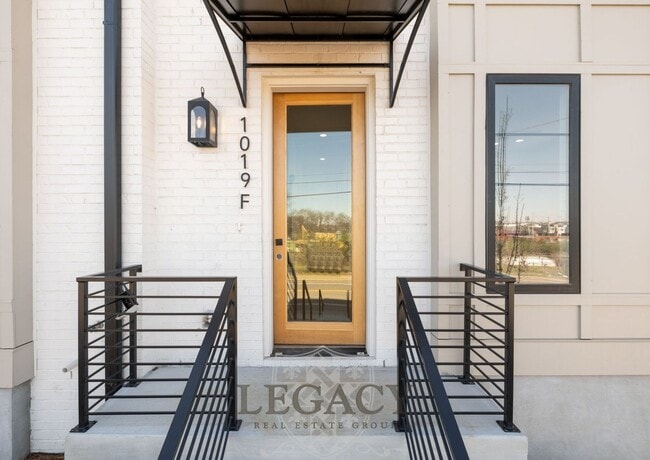 Building Photo - 1019 12th Ave N