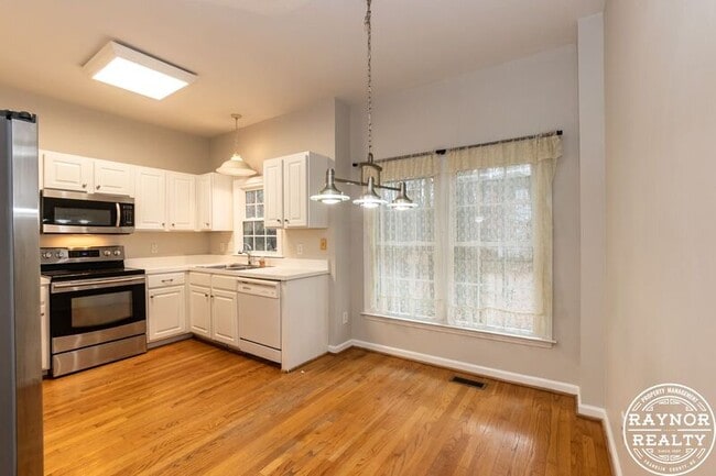 Building Photo - 810 Tacy Pl