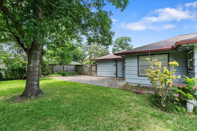 Building Photo - 9333 Walterville Rd
