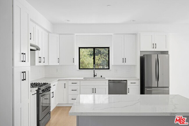 Building Photo - 5826 Craner Ave