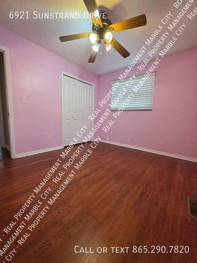 Building Photo - 6921 Sunstrand Dr