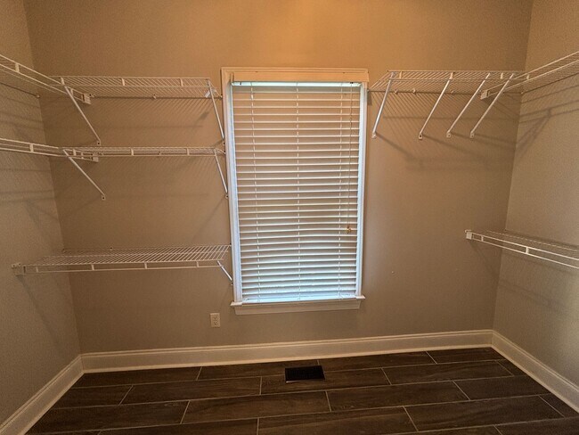 Building Photo - 522 Saint Helene Ct