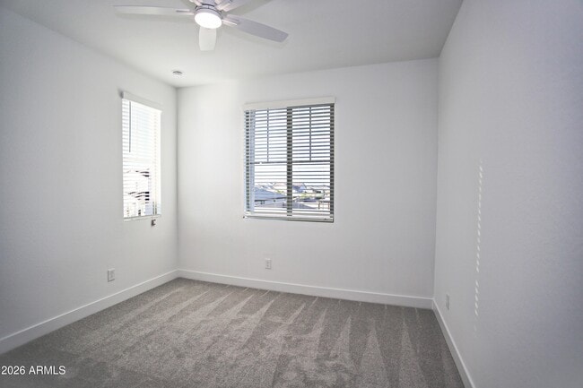 Building Photo - 745 W Sparrow Dr